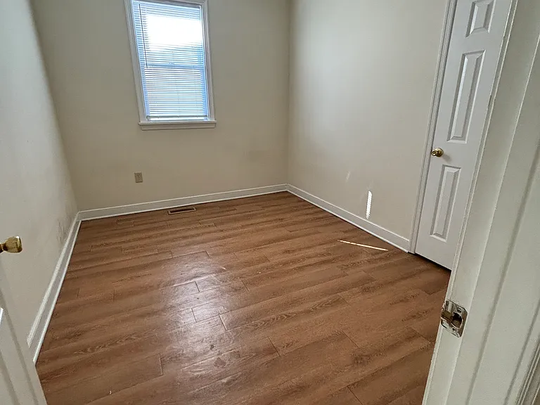 1706 W Moore St — Photo 8