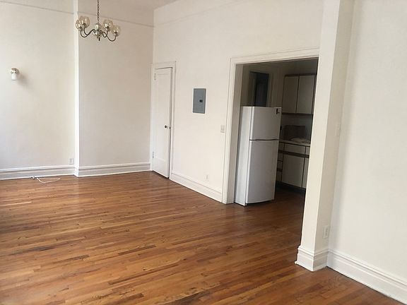 3rd image of 142 Henry St #3