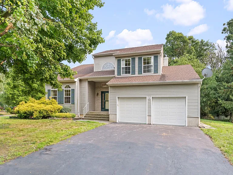 1 Gaelic Ct — Photo 24