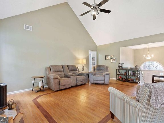 3rd image of 1303 Post Oak Ct