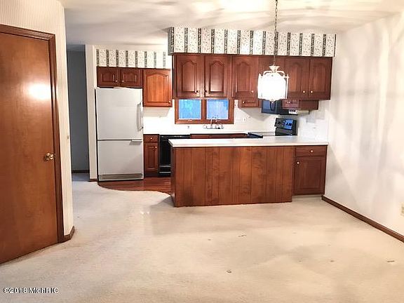 4th image of 2864 Hidden View Dr SE