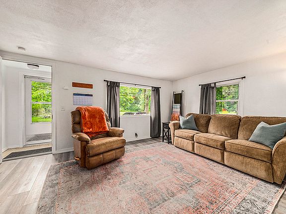2nd image of 5527 Collingwood Ave