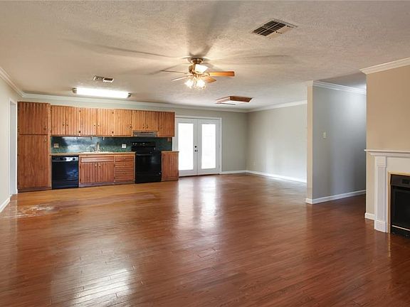 2nd image of 1208 Henning Dr