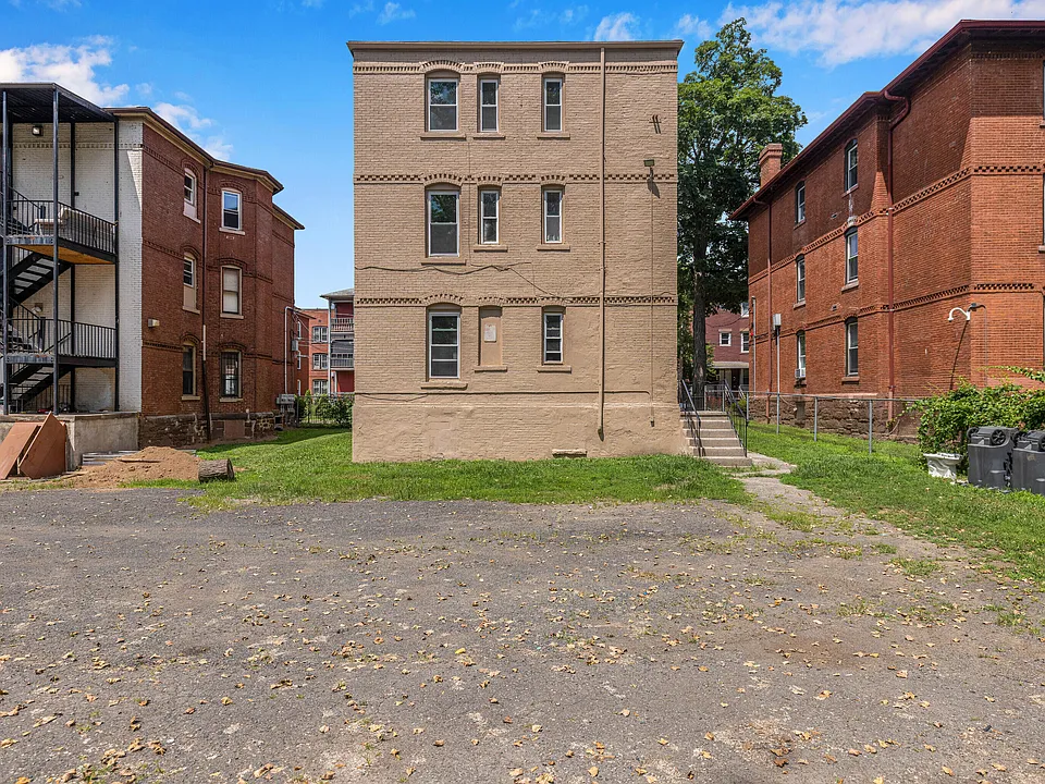 Building Photo 4
