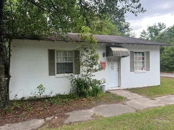 147 E Plum Ln, Jesup, GA 31546