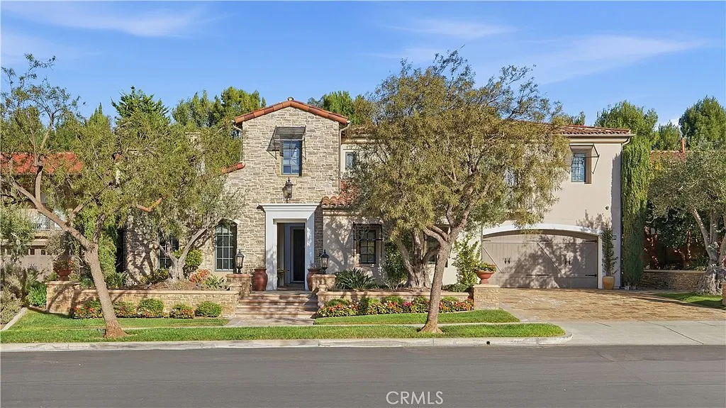 6 bed, 4.5 bath, 4922 sqft, $16,999 — Photo 2