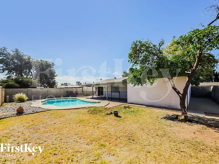 5240 W Hatcher Rd — Photo 15