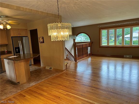 3rd image of 4699 Warwick Dr S