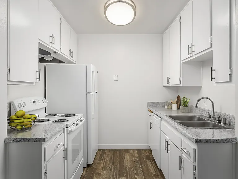 Woodland Hills Apartments — Photo 1