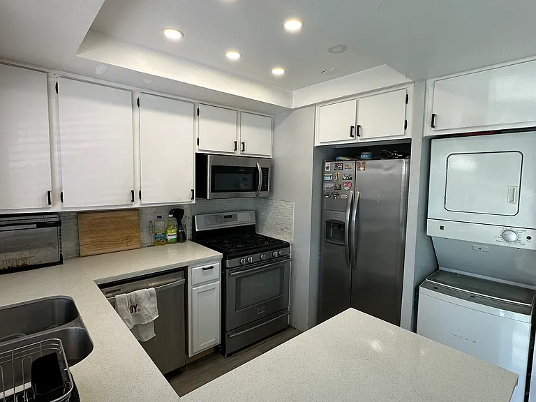 2562 Bryn Mawr Ln — Photo 5