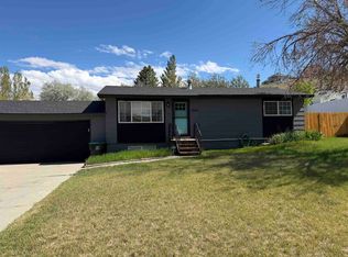 1065 Indian Hills Dr, Green River, WY 82935