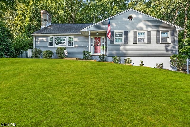 1st image of 108 Chestnut Ter
