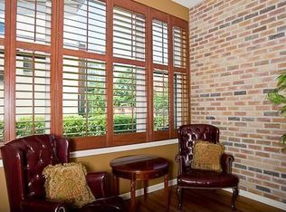 949 N Howe St, Chicago, IL 60610