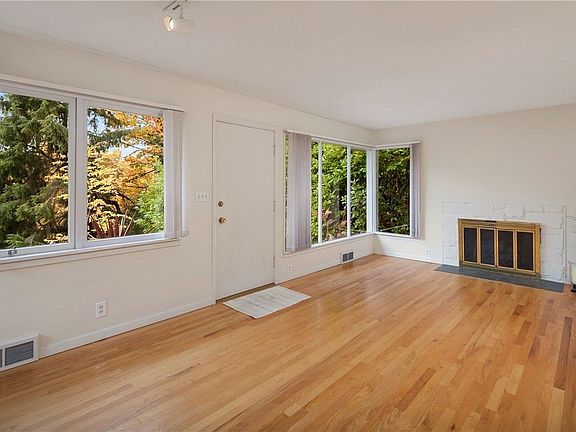 2nd image of 4204 Lake Washington Blvd NE