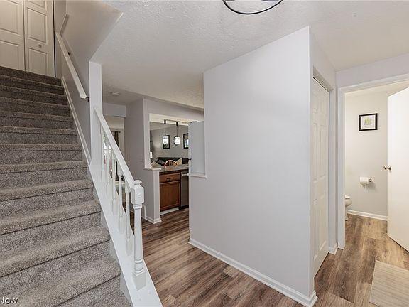 4th image of 4757 Ledgewood Dr Unit 9D
