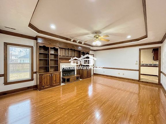 5th image of 352 Peace Haven Dr