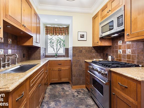 2nd image of 880 5th Ave APT 3K