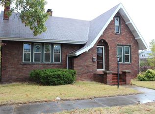615 Halloran Ave, Wood River, IL 62095