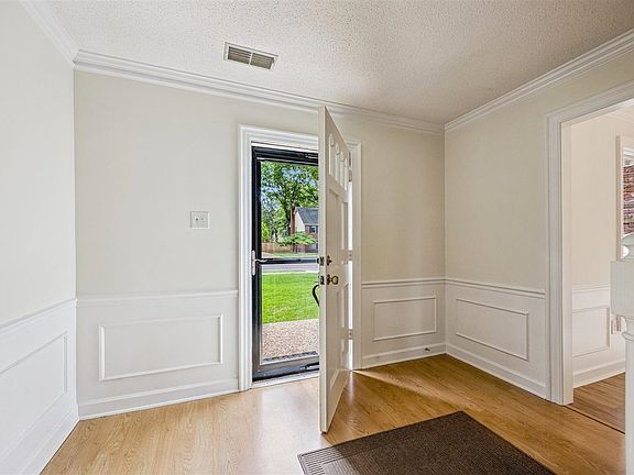 5th image of 8832 Aldershot Dr