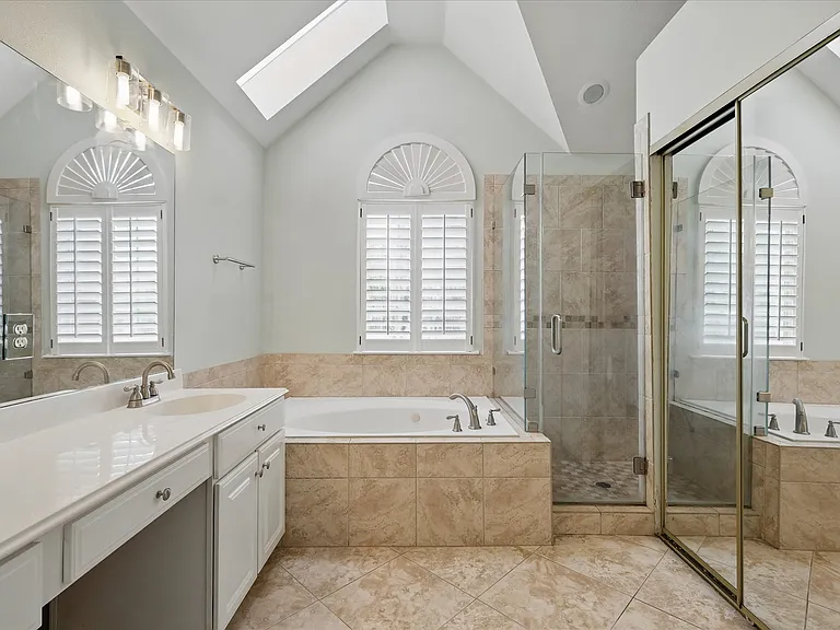 14625 Windsor Ct — Photo 35