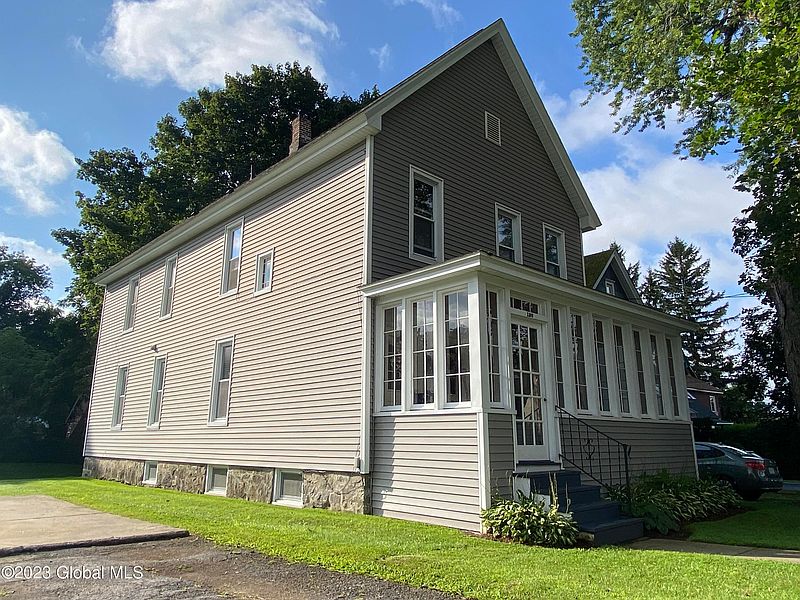 5th image of 130 Pleasant Avenue