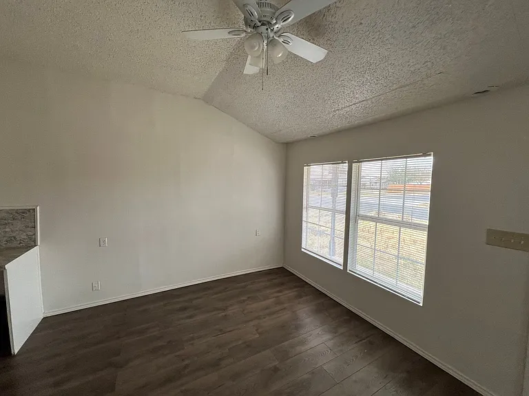 3202 Baylor St — Photo 16