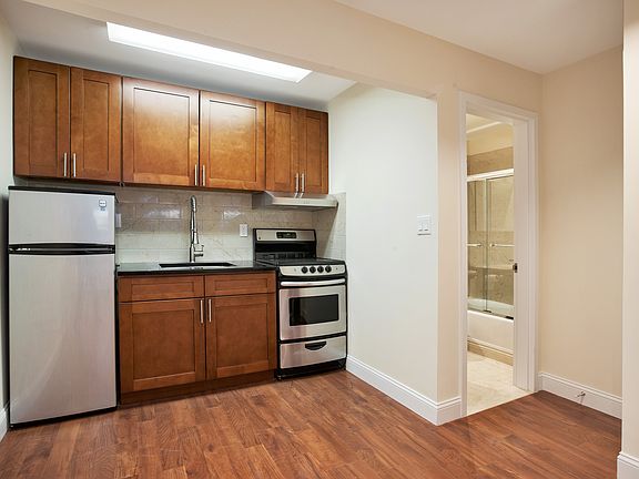 2nd image of 315 E 14th St APT 1A