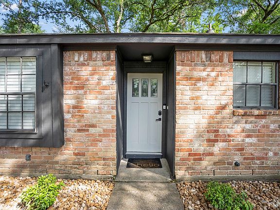3rd image of 104 W White Willow Cir