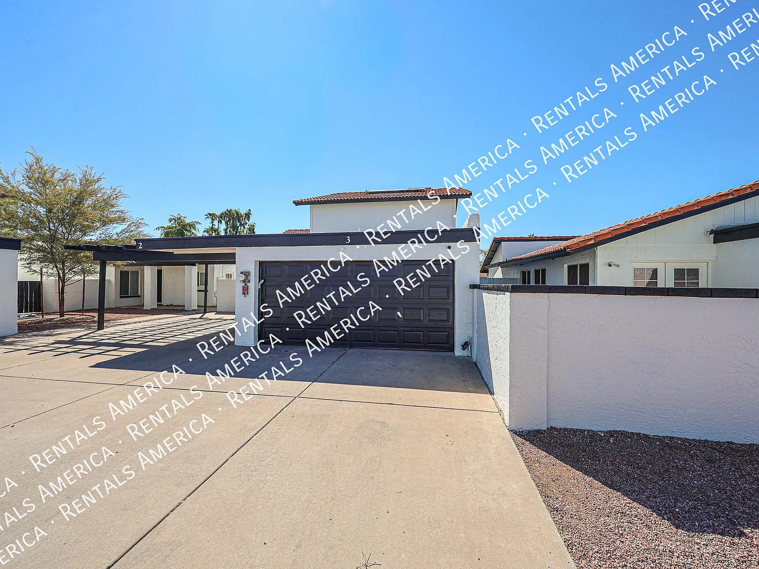Spacious 4-Bedroom Townhome 2-Car Garage, Solar system, & Community Am — Photo 3