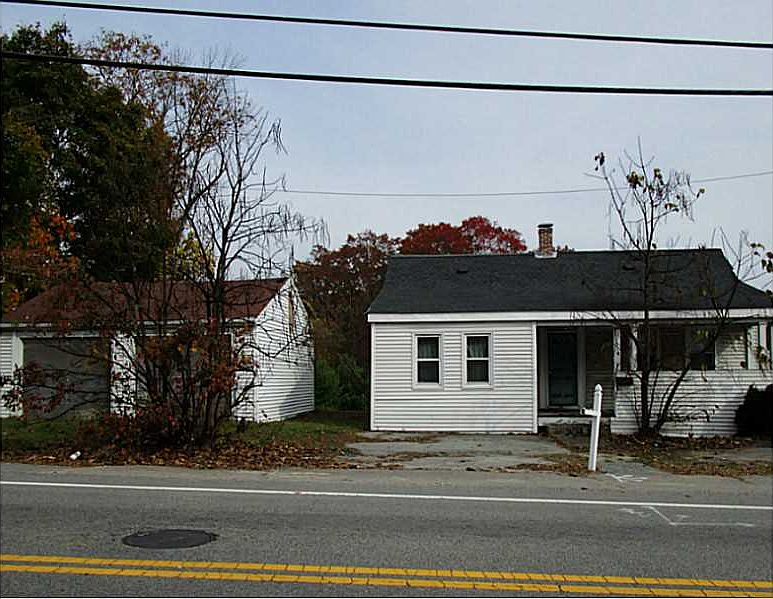 2nd image of 44 Mechanic St
