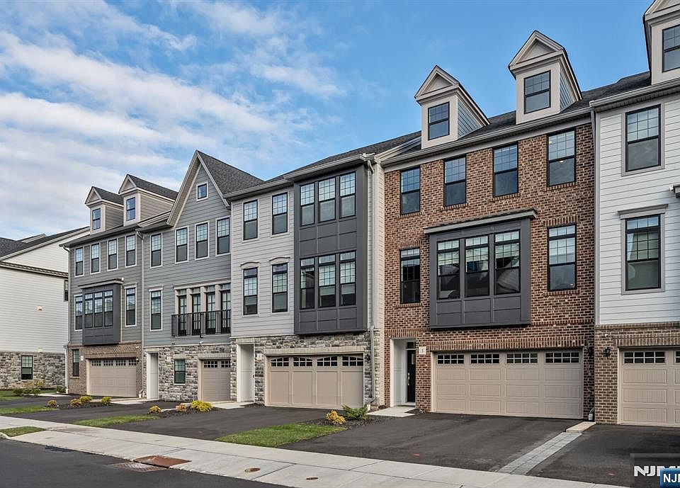 1st image of 3 Cinnamon Dr