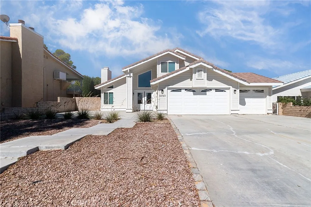 4 bed, 2123 sqft, $2,400 — Photo 1