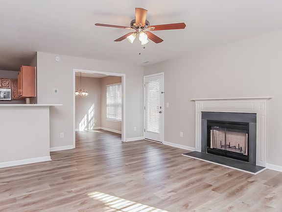 4th image of 1549 Pebble Ridge Dr