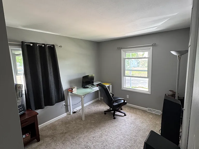 923 E Seerley Blvd — Photo 6