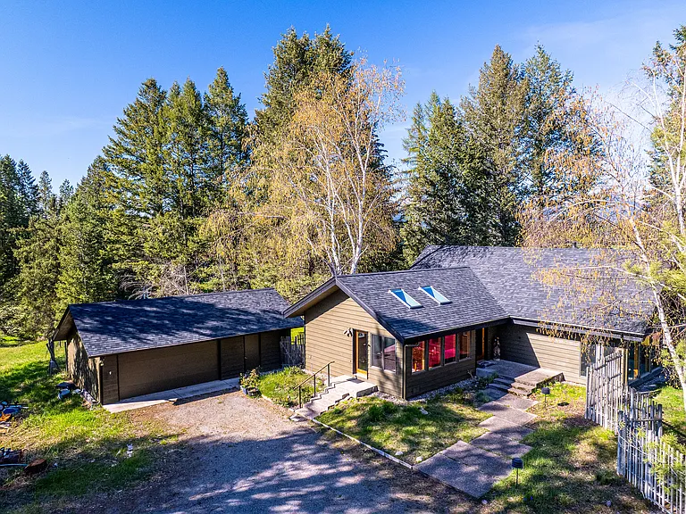 345 Swan Hill Dr — Photo 3