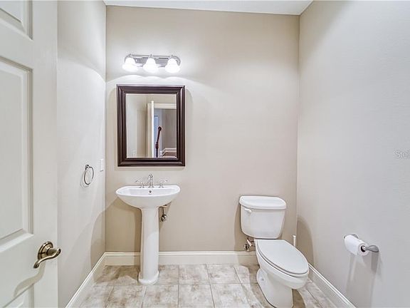 5th image of 214 Aberdeen Pond Dr