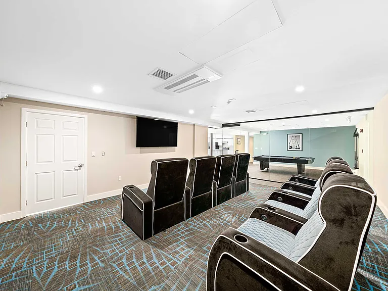 Summerview Beach Resort Luxury Apartments — Photo 29