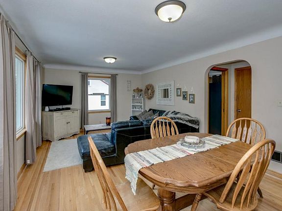 3rd image of 724 9th Ave S