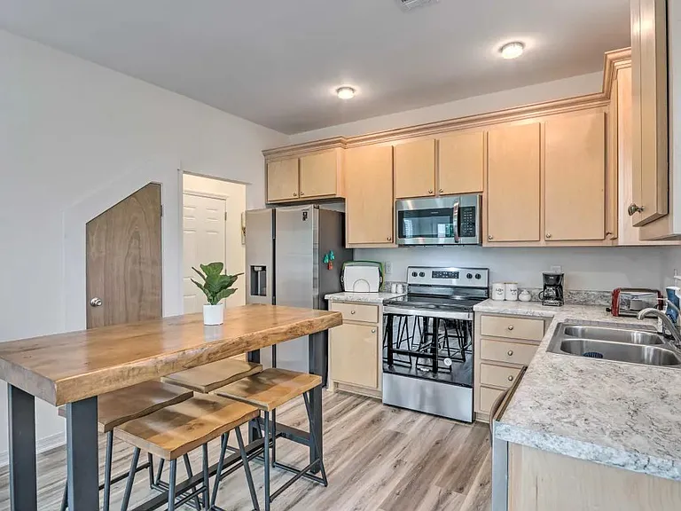 1107 N H St — Photo 8