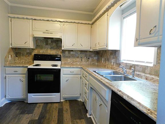 5th image of 831 NW 17th St