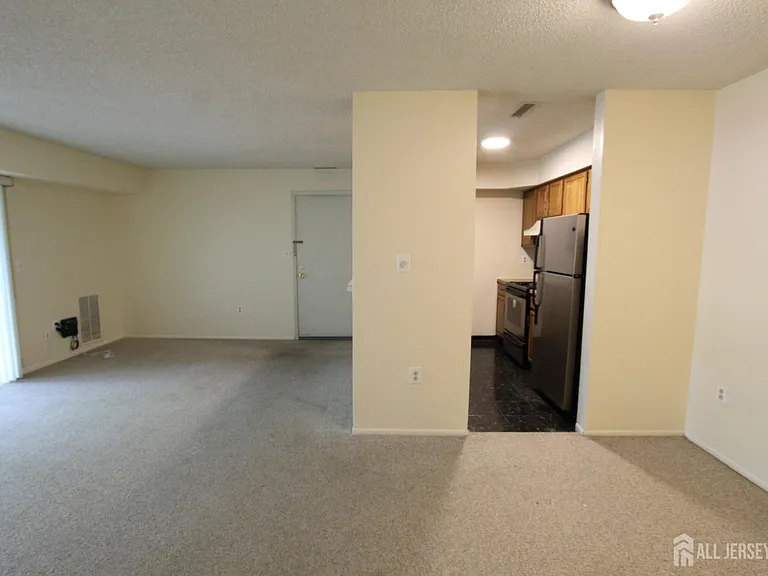 1105 Aspen Dr — Photo 3