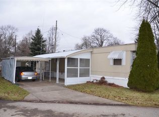 4 Van Ess Dr #4, Olmsted Falls, OH 44138