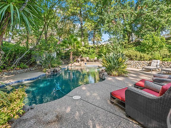 2nd image of 4255 Greenvale Rd