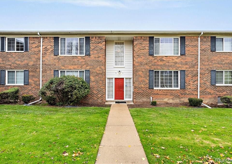 1st image of 25319 Shiawassee Cir APT 201