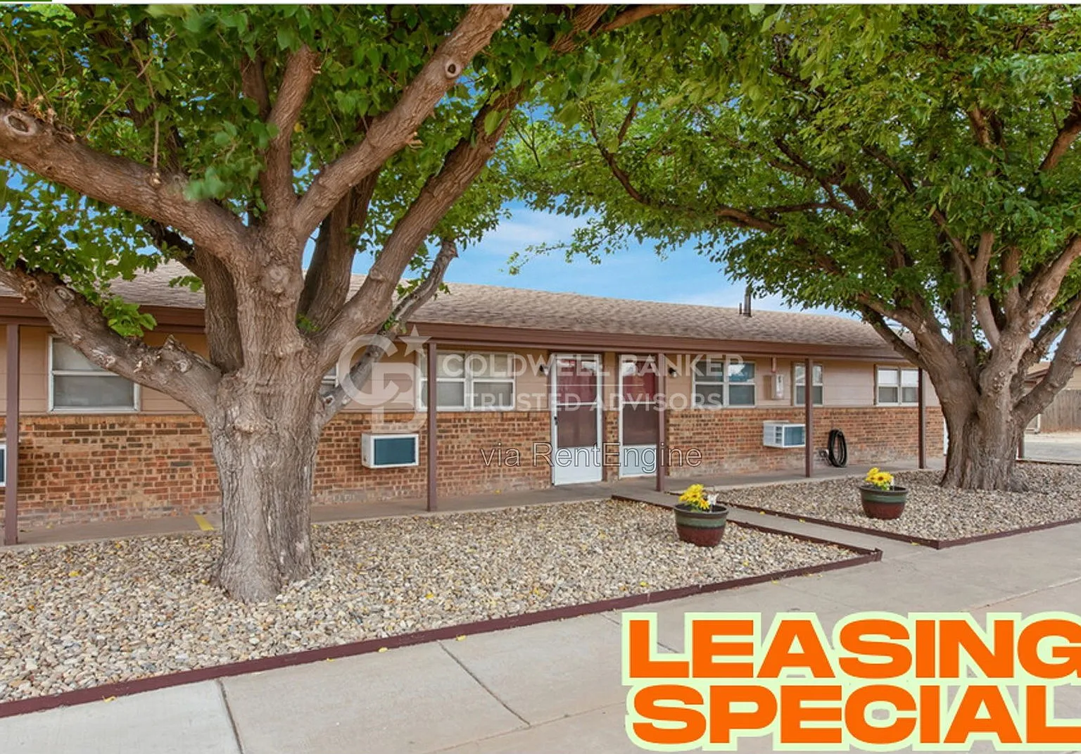 2 bed, 1.0 bath, 755 sqft, $649 — Photo 1