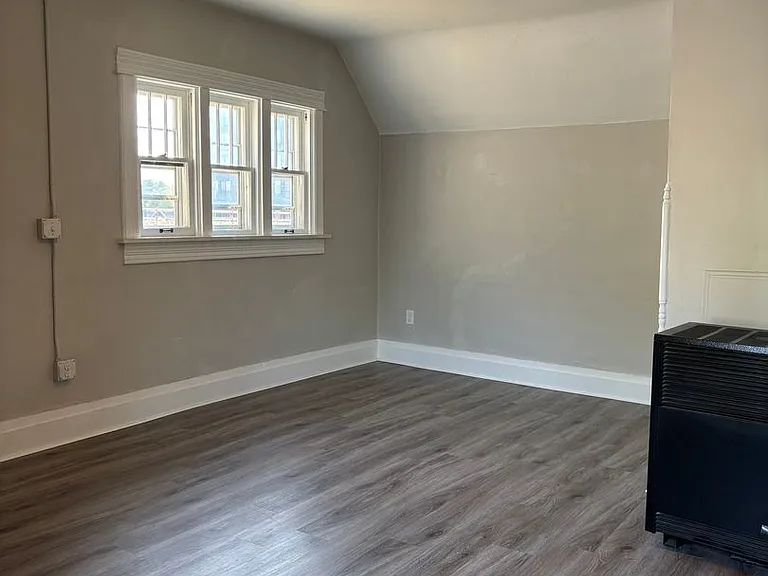 516 W Main St — Photo 12