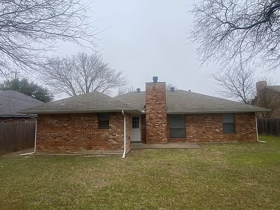2nd image of 104 Mesa Moor Dr