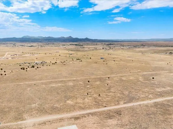 3383 W Limestone Dr, Paulden, AZ 86334
