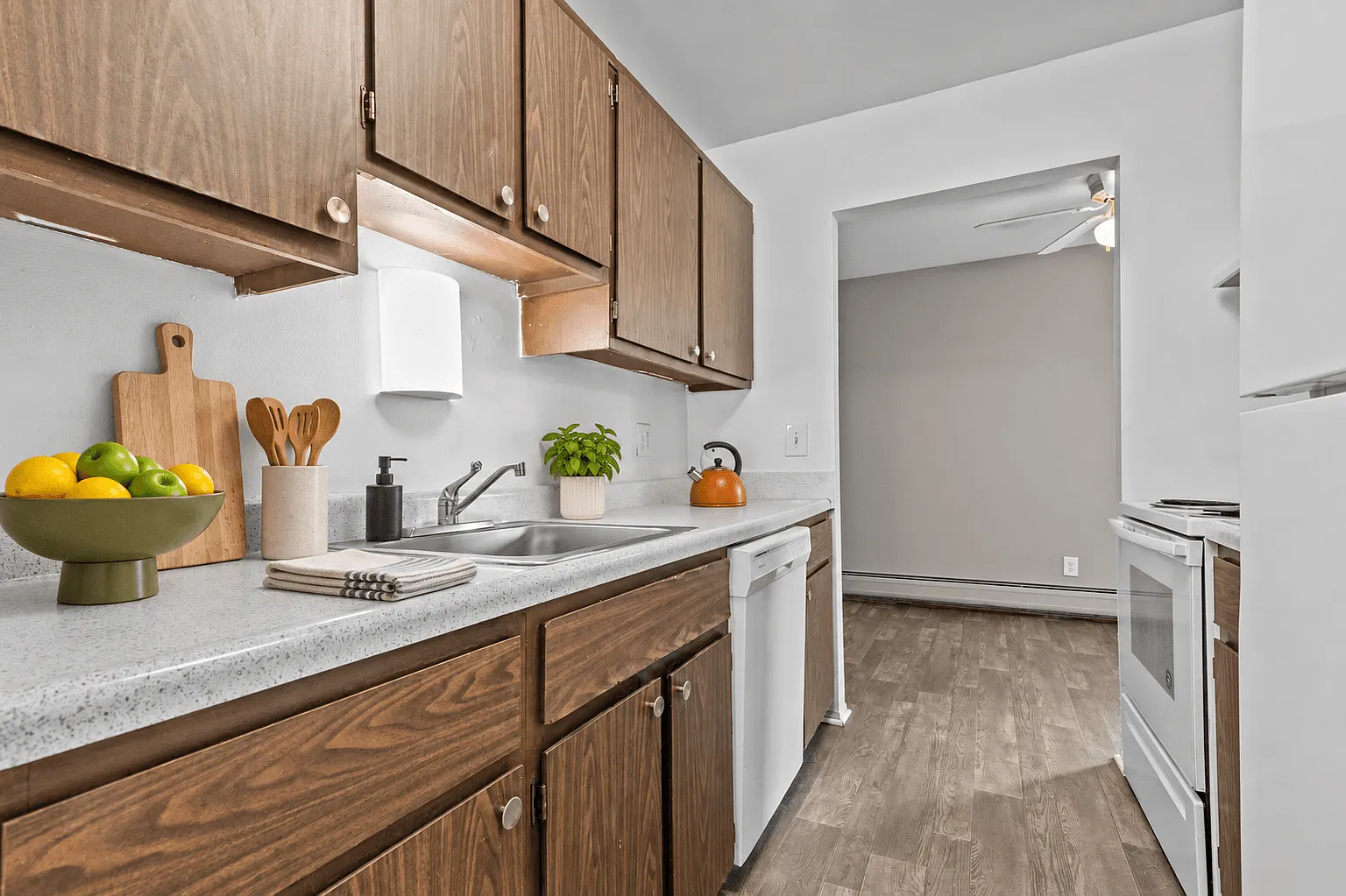 Macomb Manor - Roseville, MI — Photo 1