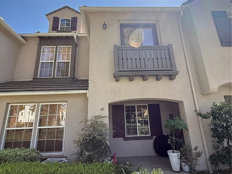 41 Leucadia — Photo 1